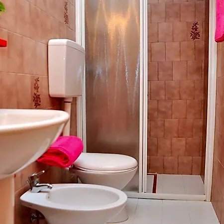 Lovely Beachfront Apartment-beahost Hotel