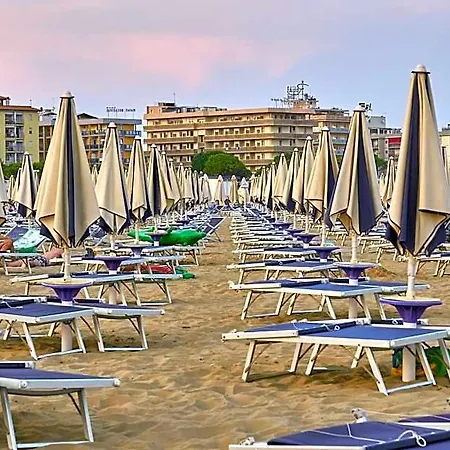 Hotel Lovely Beachfront Apartment-beahost