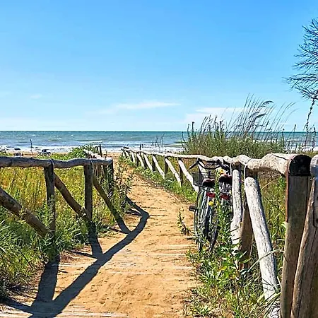 Lovely Beachfront Apartment-beahost 3*