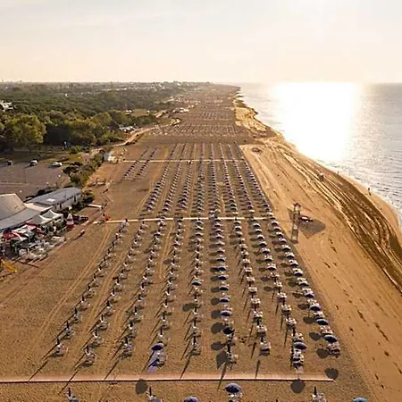 Lovely Beachfront Apartment-beahost 3* Bibione