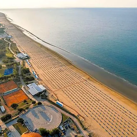 Lovely Beachfront Apartment-beahost Bibione
